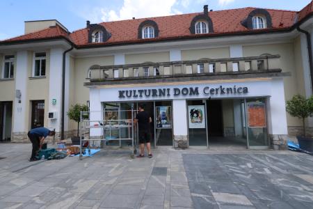 OZNČEVALNE TABLE NA KULTURNEM DOMU 02 FOTO LJUBO VUKELIČ